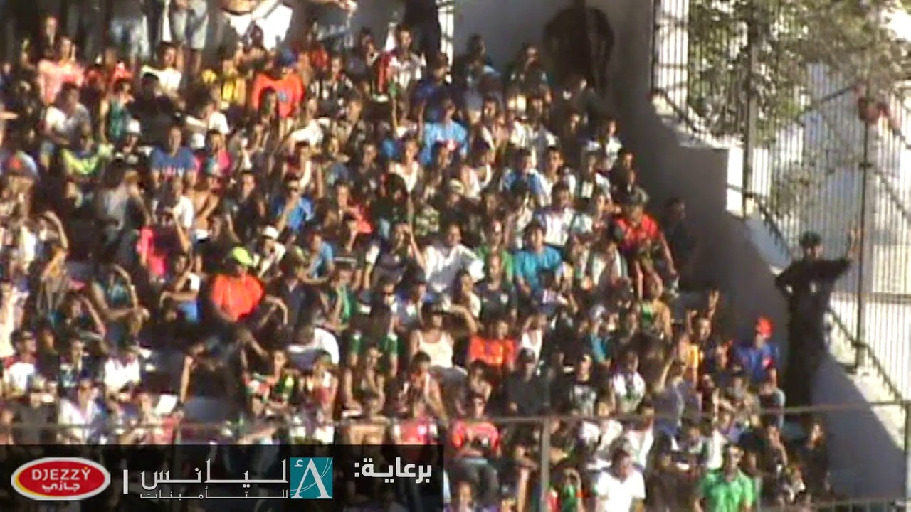 ambiance des gradins et déclaration de Abdelaziz Hocine