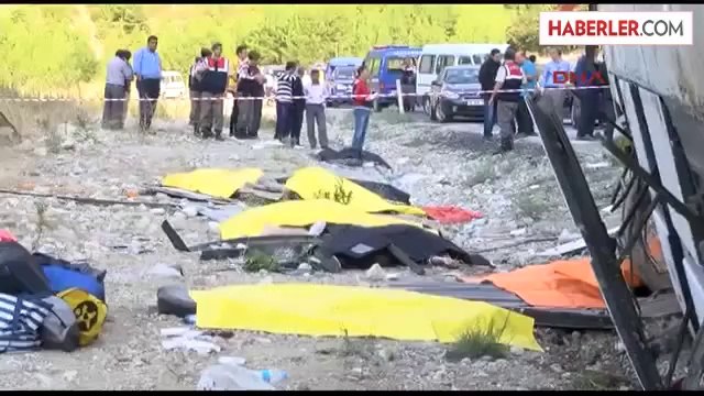 Tur Otobüsü Şarampole Uçtu 13 Ölü, 15 Yaralı 2