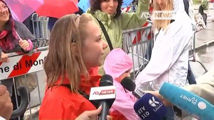 PREGA DA SOLO IN CIMITERO, POI PARLA COI BAMBINI