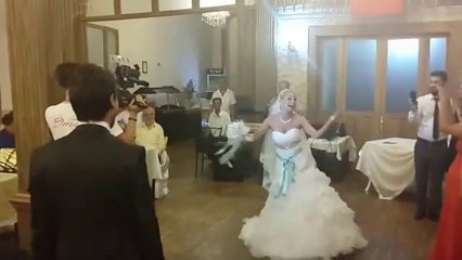 Gelin İle Damadın Düğün Salonuna Muhteşem Girişi!