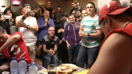 Il dévore un burger de 3,2 kilos en 29 minutes...
