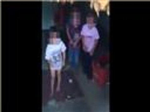 شاب لبناني يهدد ثلاثة أطفال من اللاجئين السوريين بالذبح