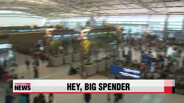 Chinese visitors make up half of foreign card transactions in Korea