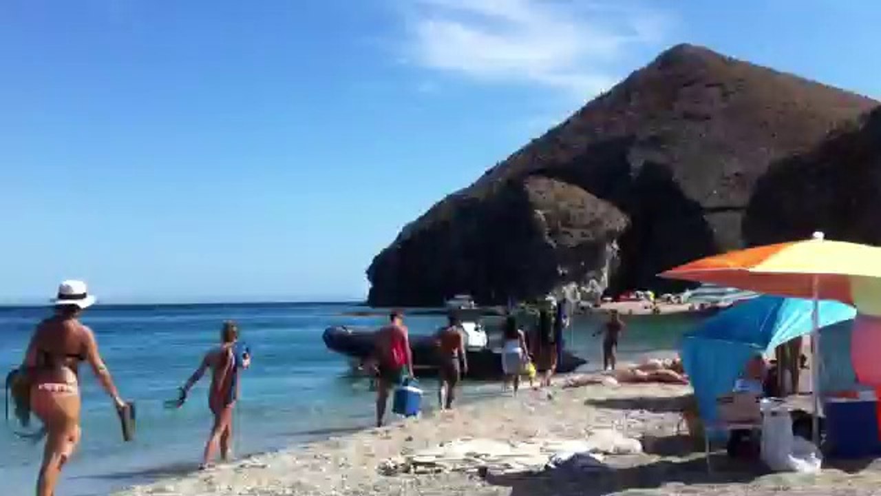 #workfromhomeonlineinspain blogging from the beach today http://www.workfromhomeinspain.com/