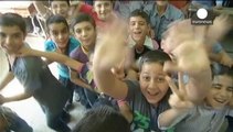 اطفال غزة ودمشق يعودون للدراسة وسط الدمار والمعاناة النفسية