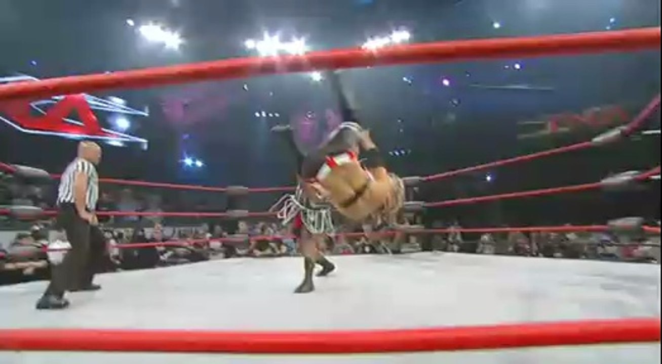 Awesome Kong & Rhaka Khan vs Roxxi & Taylor Wilde