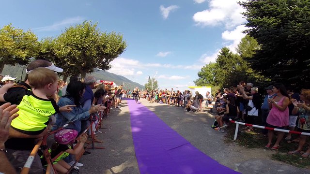 PREMIERE FILLE A LA SORTIE DE L EAU TRIATHLON AIX LES BAINS 2014