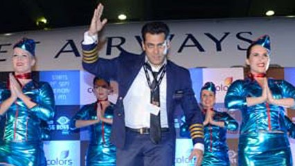 (VIDEO) Salman Khan Dances With Air Hostesses | Bigg Boss 8 Launch