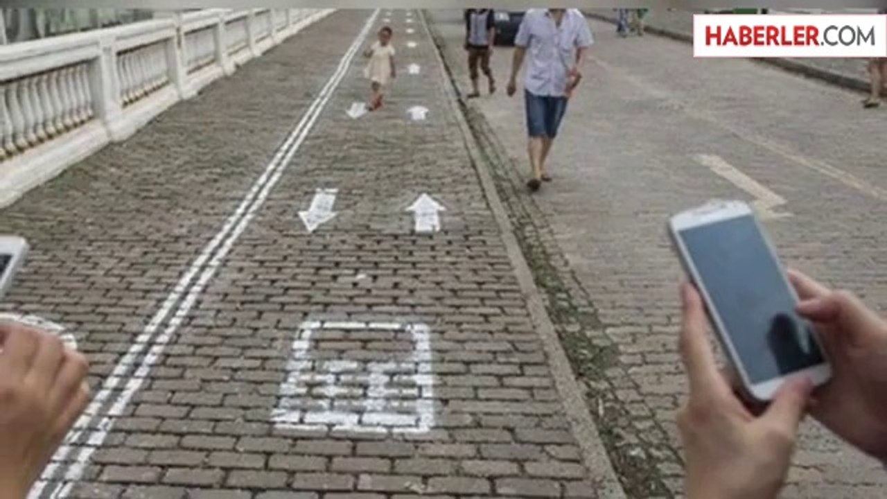 Çin'de Telefon Kullananlara Özel Şerit Uygulaması