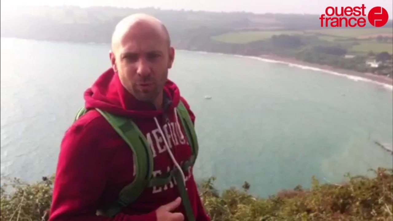La voiture tombe de la falaise de Plouézec