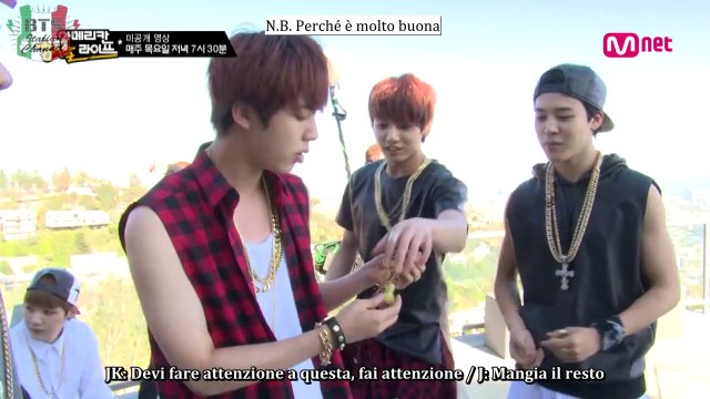 [SUB ITA] Unreleased cut - BTS American Hustle Life ep. 6 - Il rivale di Choo Sarang, Jeon Jungkook! Jungkook continua a mangiare uva come un pazzo!