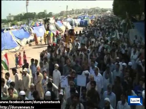 Dunya News - Tahirul Qadri withdraws call of 'Go Nawaz Go' campaign on currency notes