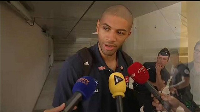 Arrivée des basketteurs français à Roissy avec leur médaille de bronze