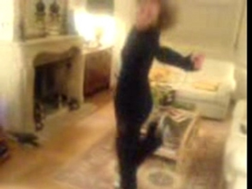Julie pete un plomb