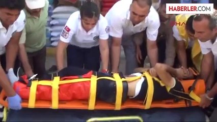 Adıyaman'da Minibüs ile Motosiklet Çarpıştı 2 Yaralı