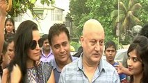 (News_Bulletin_Full_Track.mp3)Anupam Kher, Manu Rishi pay ode to RK Laxman's Common Man