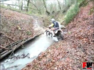 Moto in Creek Fail - Fails World