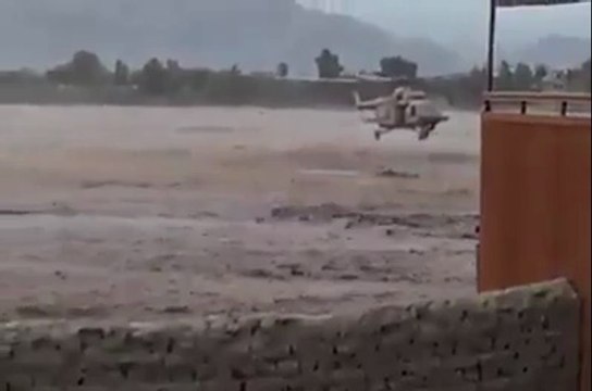 Salute To Pak Army Rescue A Man From Raging Flood