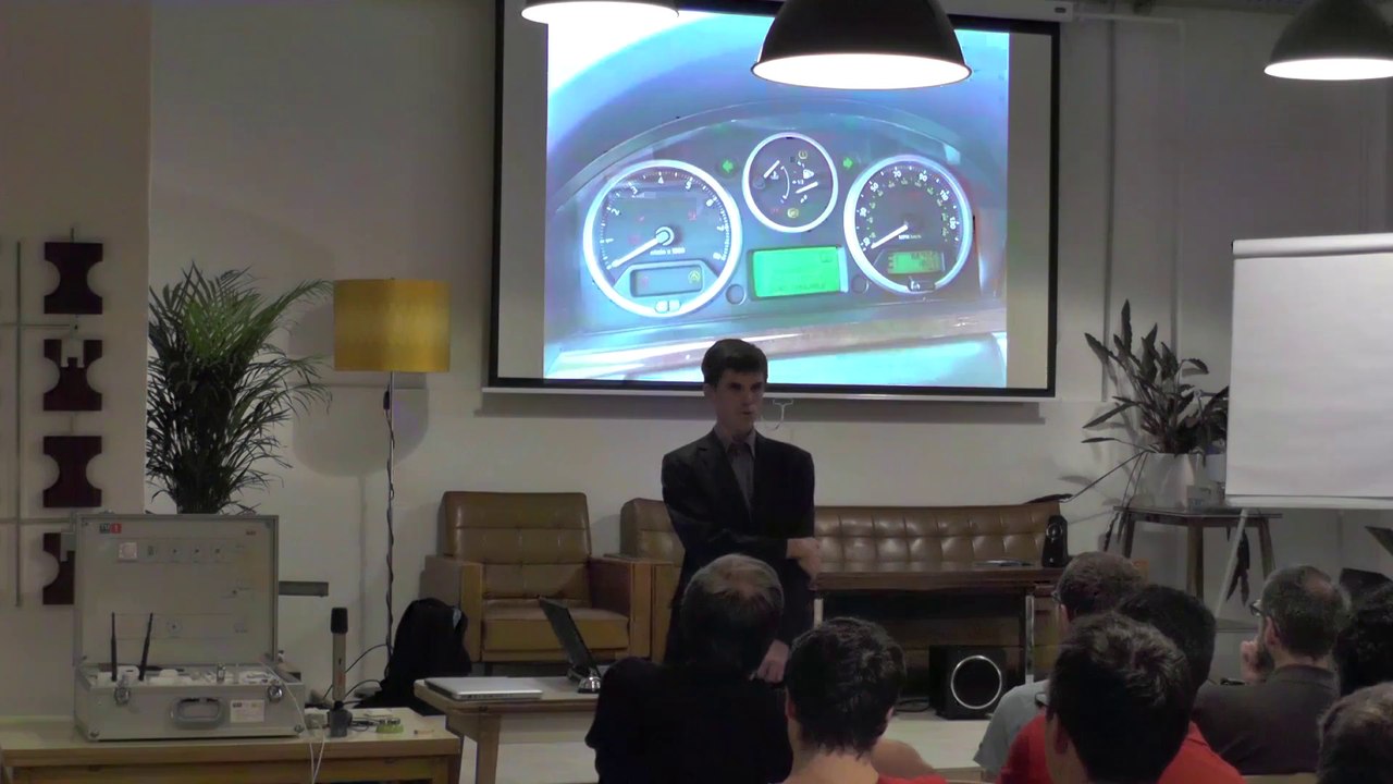 The talking House (E)