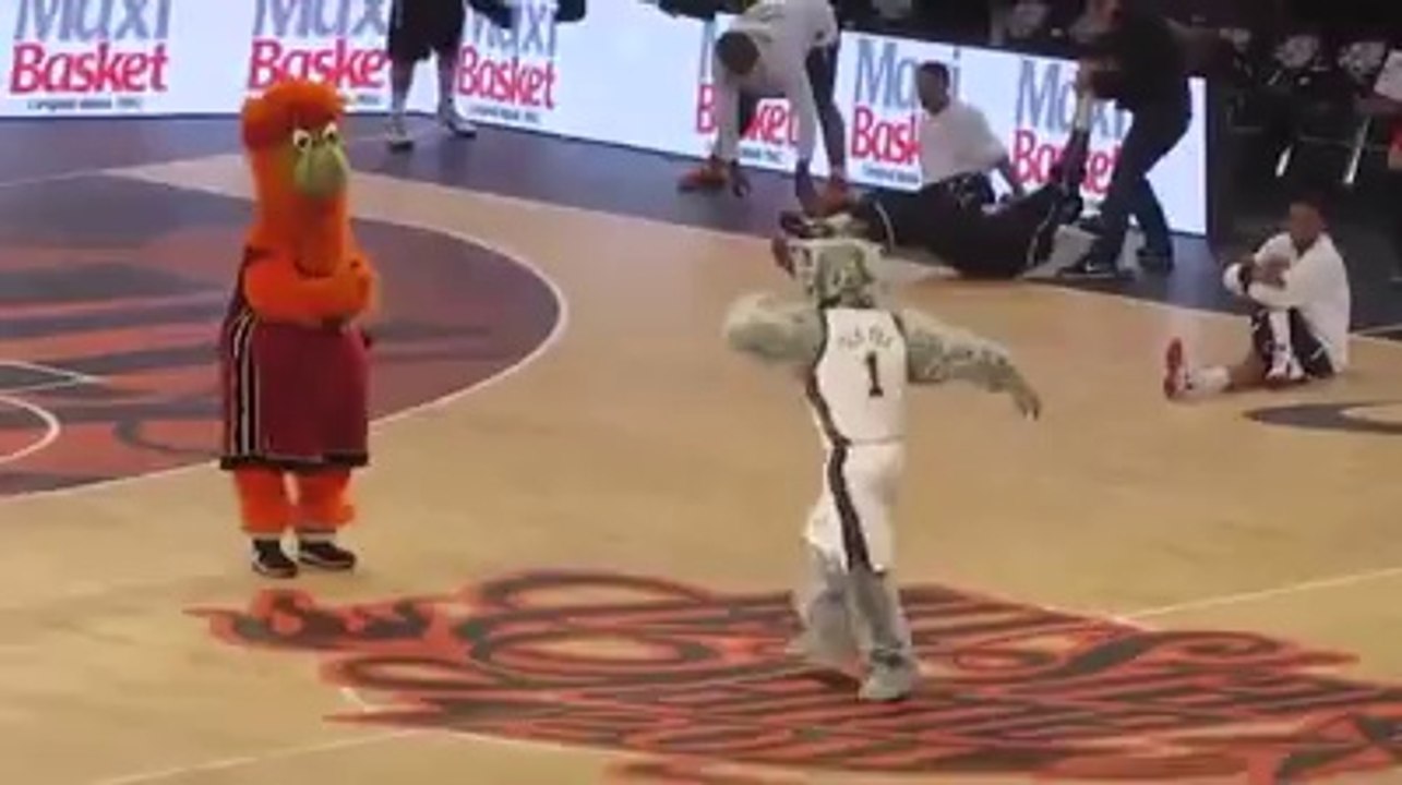 pelüş-dans-show