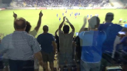 Ο κόσμος αποθεώνει τους ποδοσφαιριστές