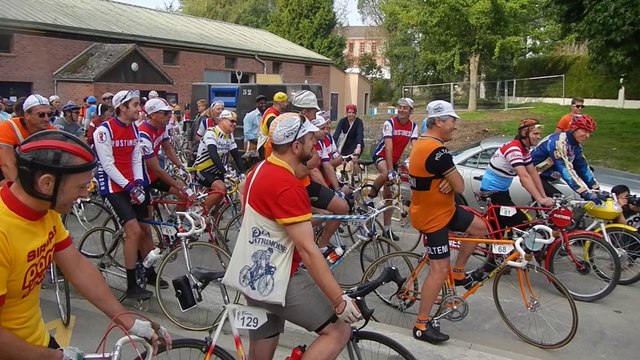 Le départ du 65 km de La Patrimoine 2014 (By Vélo Vintage à Gogo)
