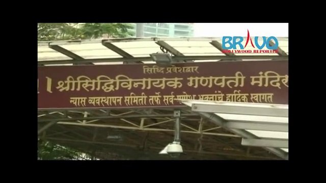 Deepika Padukone Visited The Very Popular Siddhivinayak TempleDeepika Padukone visits Siddhivinayak Temple to take blessings for Finding Fanny.