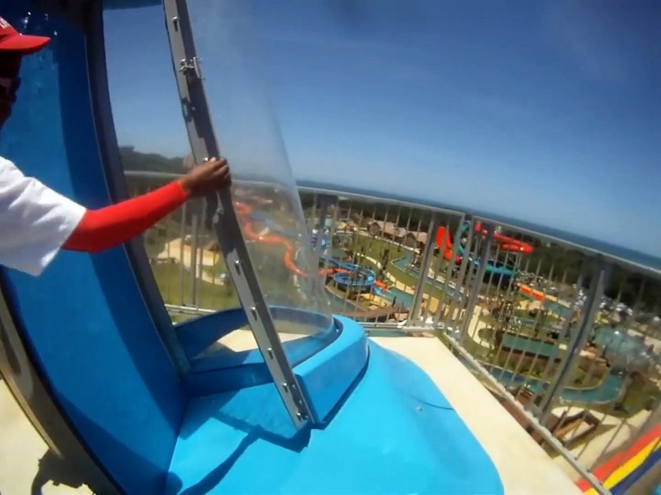 Le super toboggan à looping d'un parc aquatique de Washington