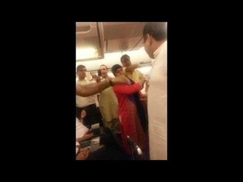 Rehman Malik PPP and PML(N) minorities MNA Dr. Ramesh Kumar thrown off flight by passengers keeping it delayed.