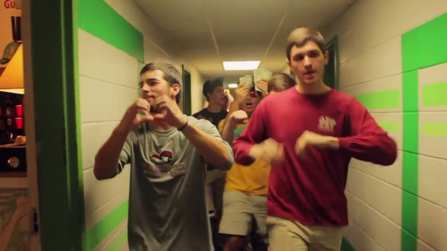 La chanson de Tayor Swift Shake It Off en mode Lip Dub par les Delta Sigma Phi