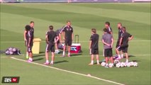 Cristiano Ronaldo vire James Rodriguez de son toro à l'entraînement