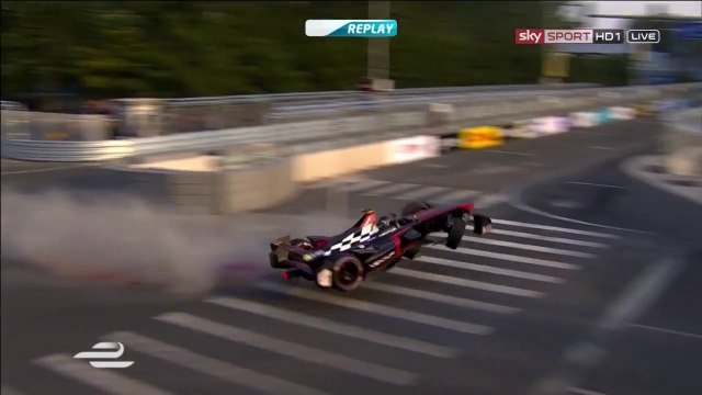 So violent Formula E Crash in Beijing - 2014 - Nick Heidfeld