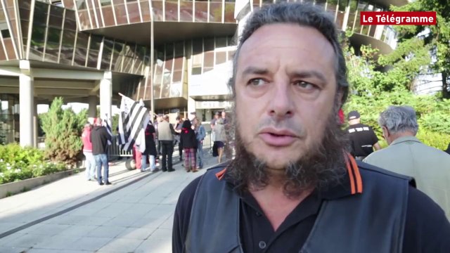 Rennes. Une cinquantaine de Bonnets rouges devant la cité judiciaire