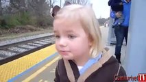 İlk kez tren gören kızın şaşkınlığı