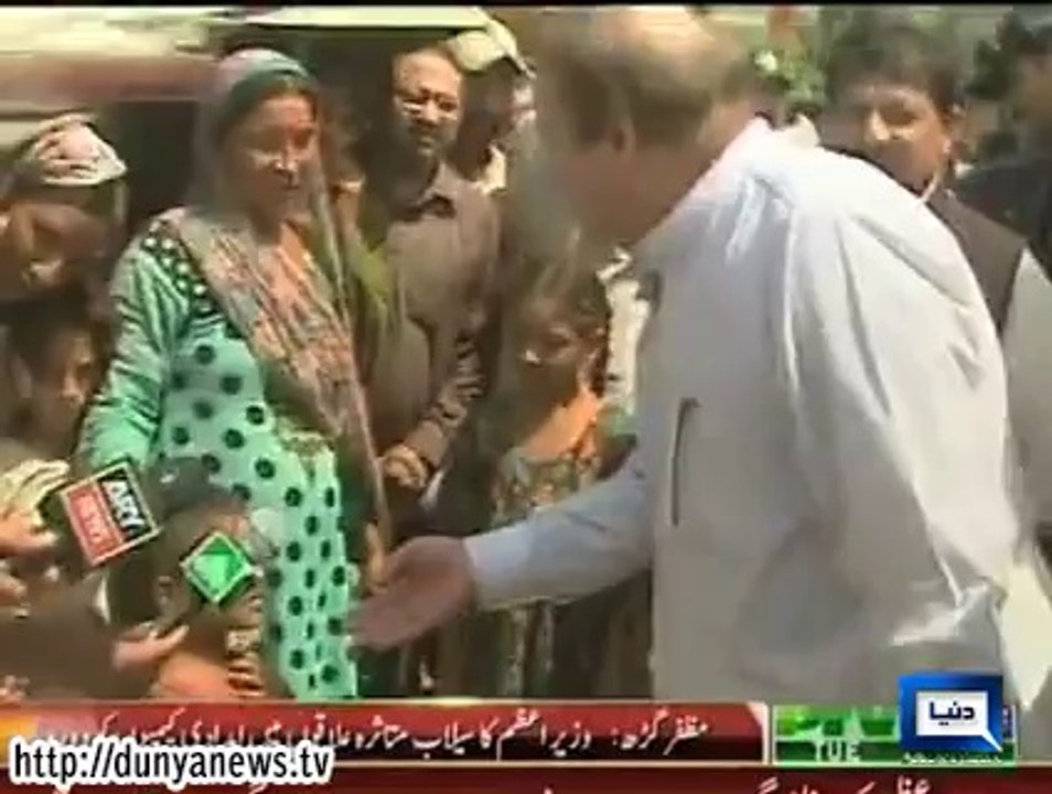Dunya News-Muzaffargarh: PM Nawaz pledges to rebuild houses of flood victims