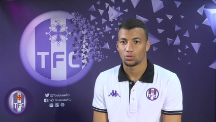 Ilias Hassani : "Signer un contrat professionnel"