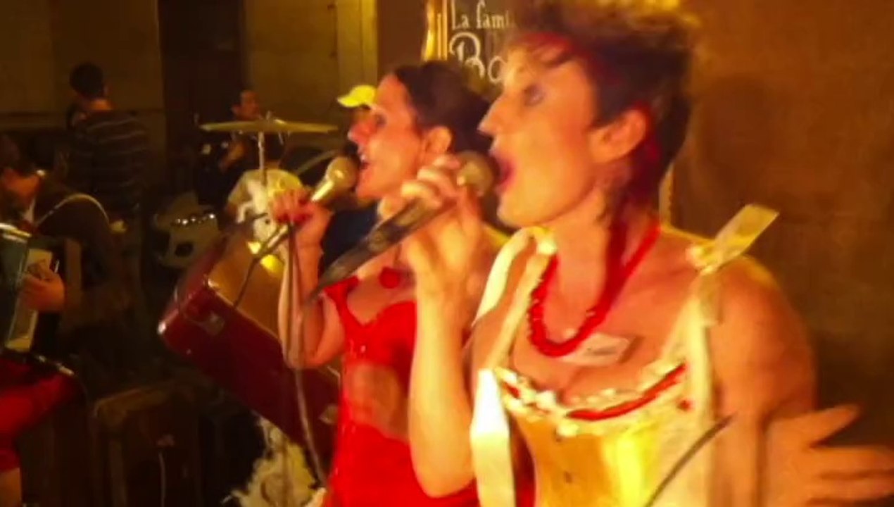 La famille Bonumeur chante Le petit bal à Coup de Chauffe - Cognac