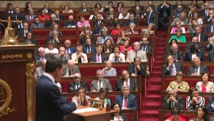 "Nous ne faisons pas de l'austérité", répète Manuel Valls aux députés