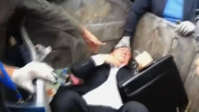 Ukraine : un proche de l'ex-président Ianoukovitch jeté dans une poubelle