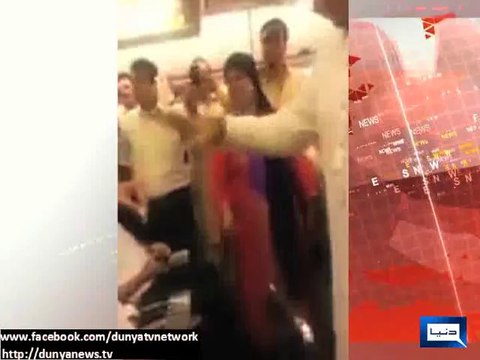 Dunya News - Passengers force Rehman Malik, PML-N MNA out of flight over delay