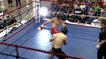 Deux combattants de Muay Thaï se frappent mutuellement dans les parties sensibles ! Double KO !