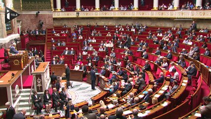 Valls obtient la confiance du Parlement à 25 voix d’écart