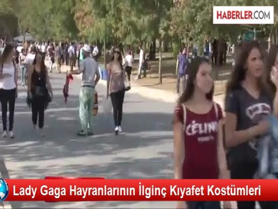 Pembe Elbiseli Erkek Hayranı Lady Gaga'yı Gölgede Bıraktı