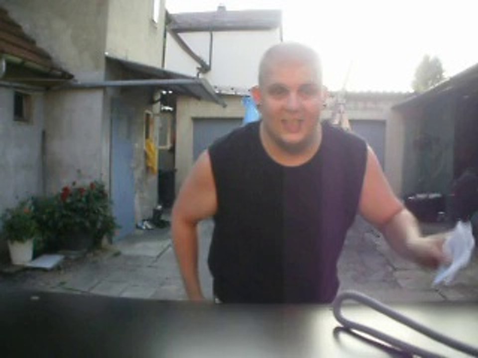 Pengu macht sich nass