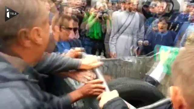 Ukraine : un député proche de Ianoukovitch jeté...aux ordures