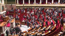 Francia: Valls supera cuestión de confianza
