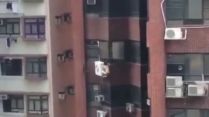 Quando o marido volta mais cedo para casa...