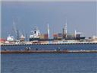 ميناء بنغازي يعمل بنحو 70% من طاقته