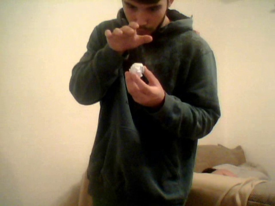levitar uma bola de papel