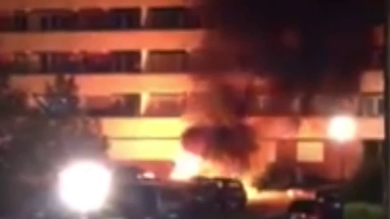 A car on fire and explosion in 2014(720p_H.264-AAC)
